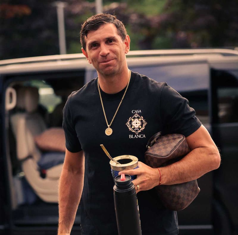 De regreso en el Aston Villa tras sus vacaciones.