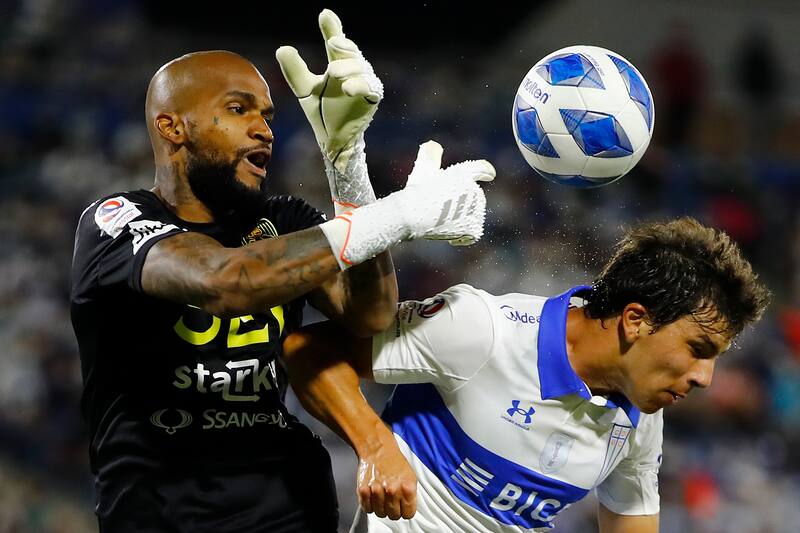 "Hay una diferencia con el portero extranjero que trabaja diaria e intensamente, aun siendo veterano. Y no hablo sólo de los argentinos", comenta Ovalle.