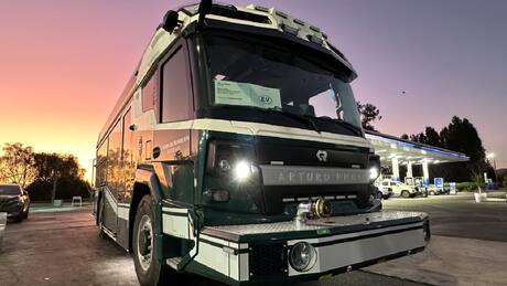 Bomberos de Santiago celebra la llegada de su primer carro 100% eléctrico