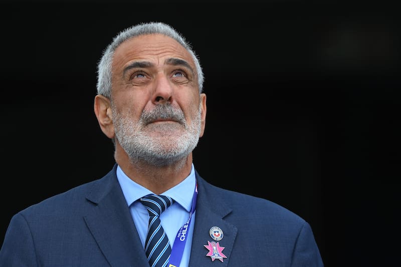 dejó el Estadio Elías Figueroa Brander sin hablar con los medios de comunicación. Foto: Agencia Aton