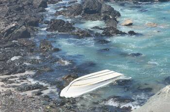 Un fallecido y otro herido luego de un volcamiento de embarcación menor en Iquique