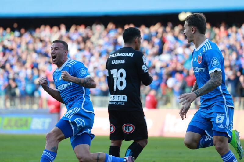 El jugador de Universidad de Chile Luciano Pons, celebra su gol contra Deportes Iquique.