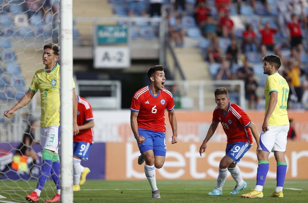 Rechazó a Chile: prometedor delantero deja La Roja sub-20 a semanas del Sudamericano para defender a Perú