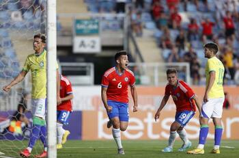 Rechazó a Chile: prometedor delantero deja La Roja sub-20 a semanas del Sudamericano para defender a Perú