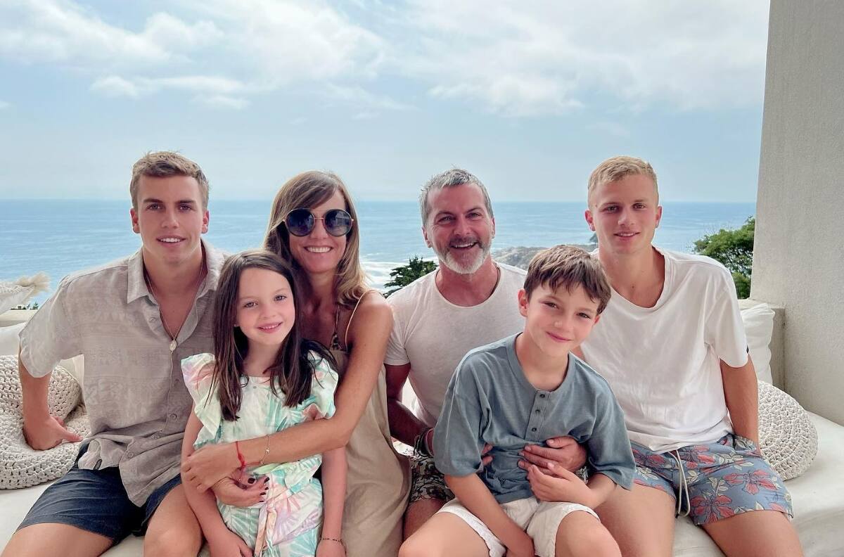 Con temática de "Encanto" y disfrutando varios pasteles: Así fue el cumpleaños número 7 de Gracia, la hija de Diana Bolocco y Cristián Sánchez