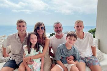 Con temática de "Encanto" y disfrutando varios pasteles: Así fue el cumpleaños número 7 de Gracia, la hija de Diana Bolocco y Cristián Sánchez