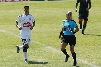 María Belén Carvajal, la primera mujer en arbitrar la Primera B: "Soy mucho de diálogo antes de amonestar"