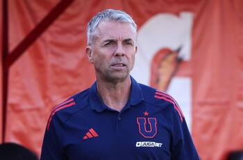 Sería DT de un chileno: Gustavo Álvarez a un paso de tener club tras su salida de la U