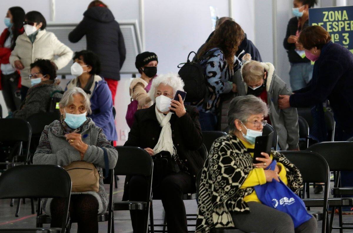 Alcaldes solicitan al Minsal “congelar” vacunación de adultos mayores por lluvias los próximos días
