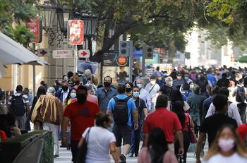 IFE Universal inició pagos retroactivos para más de 200 mil familias: conoce quiénes lo reciben