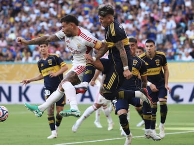 ¡Lo acusó el VAR! Carlos Palacios se pasa de revoluciones y hace claro penal en el Mundial de Clubes