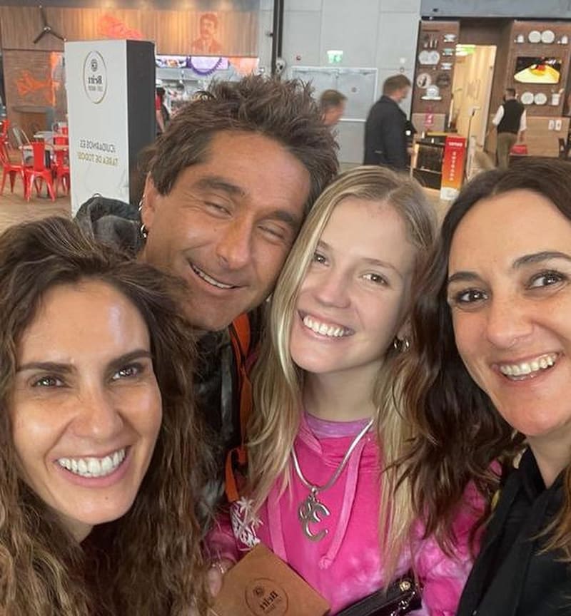 Yazmín Vásquez en su viaje con Renata Bravo y Claudio Iturra en Egipto.