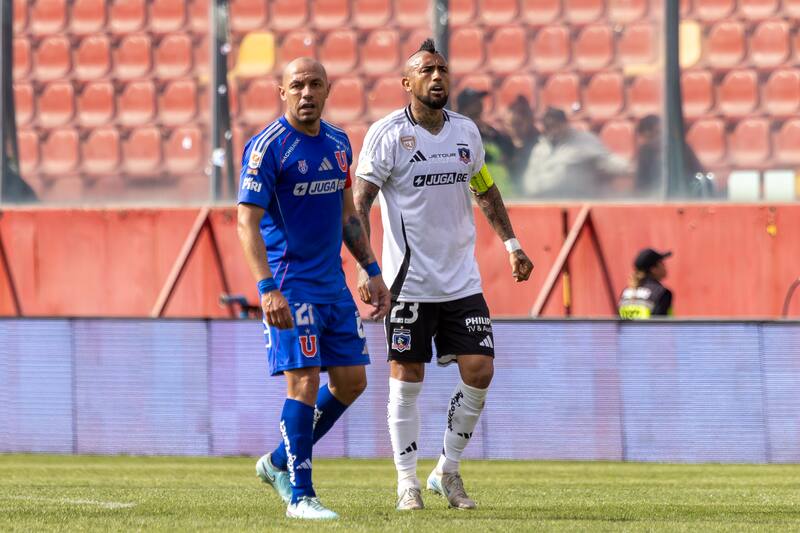 La U y Colo Colo se ponen al día. Foto: Felipe Escobedo
