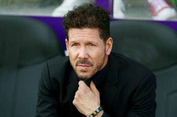 Simeone usó a tres conocidos del fútbol chileno para comparar la gran delantera del Atlético de Madrid