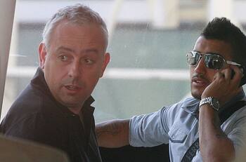 Guarello denuncia presiones de Arturo Vidal y Gary Medel para que nuevas figuras de La Roja firmen con Fernando Felicevich