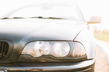 Si instalas estas luces en tu vehículo puedes arriesgar una multa de hasta $67.000, según la Ley del Tránsito