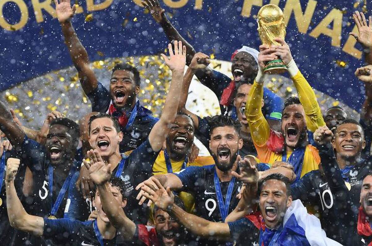 Campeón del mundo con Francia en Rusia 2018 se retira: "Fútbol, te quería mucho pero es hora de parar"