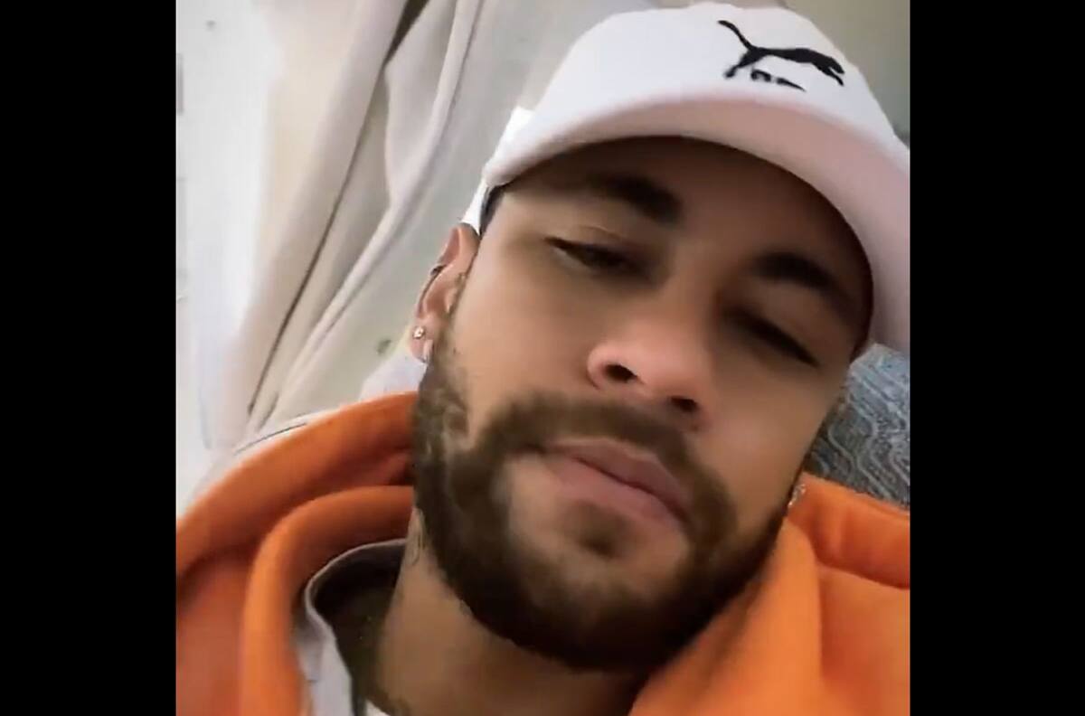 VIDEO | "Fue solo un susto": Neymar tranquilizó a sus fanáticos por el aterrizaje forzoso del avión en que viajaba