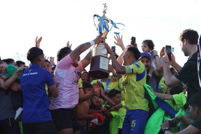 El Gigante de Chacabuco goleó a Lautaro de Buin por 6-0 y se proclamó campeón de la Tercera A. Foto: Felipe Escobedo - Delrio.fotos