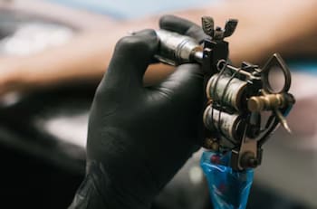 ¿Por qué las personas se sienten bien al hacerse un tatuaje? Esto dice la psicología