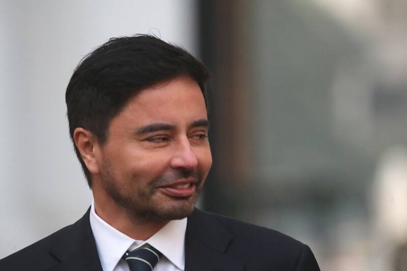 La noticia la hizo mediante un punto de prensa.