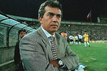 Llegó en helicóptero y no hablaba español: el pintoresco último DT brasileño de Colo Colo