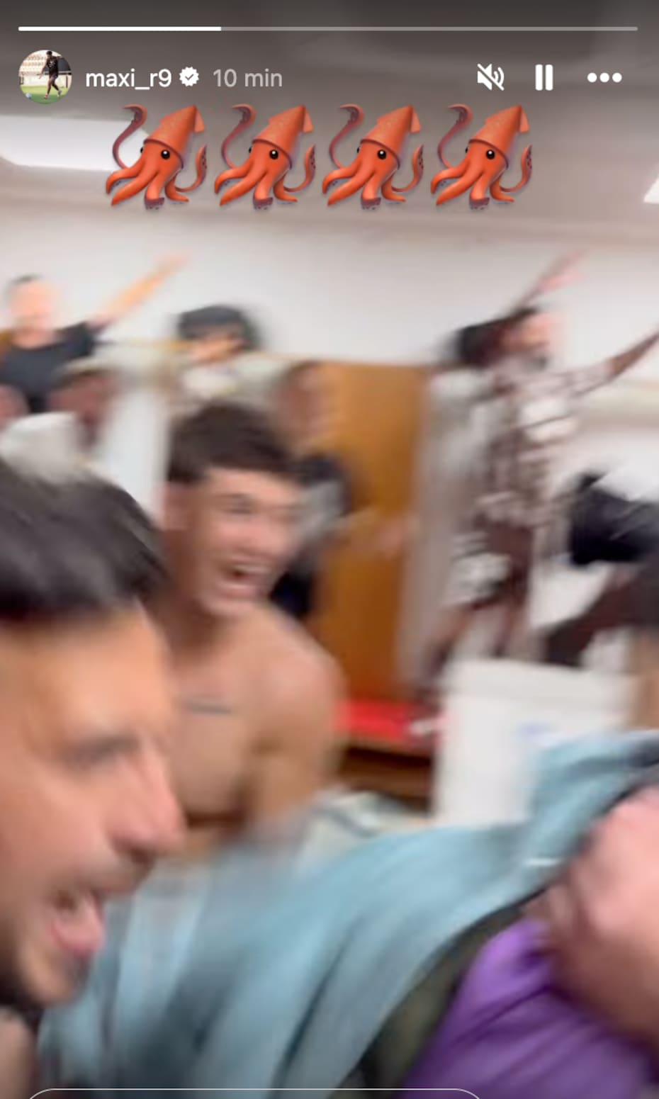 El delantero subió un video a sus redes sociales celebrando la clasificación a semifinales.