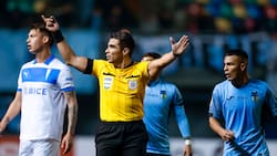 Tiago Nunes explota contra los árbitros tras nueva caída de la UC: “Andan de vacaciones”