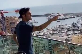 Fabregas saludó a sus vecinos en el cuarto día de cuarentena y la respuesta fue clara: "Que te jodan"