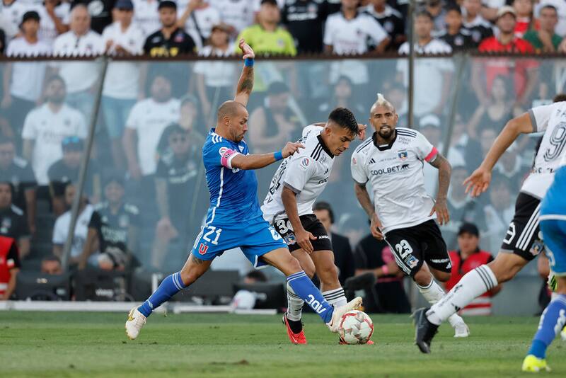 Resta de puntos y suspensión a Almirón: detalles del severo castigo que pide la U para Colo Colo. Foto: Aton.