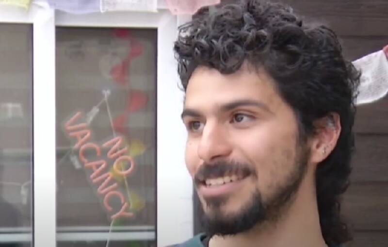 El joven es analista, programador y músico. Créditos: Captura 24 Horas.