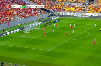 VIDEO | Llegaron al área en tres pases: el golazo con que Liverpool derrotó al Betis de Pellegrini