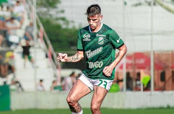 Fue ofrecido Colo Colo, la U y la UC, jugó en Boca Juniors y hoy está sin club