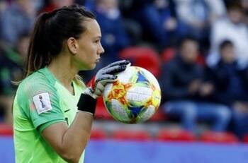 Christiane Endler le envió buenos deseos a la Roja Sub 17 en su debut ante Francia