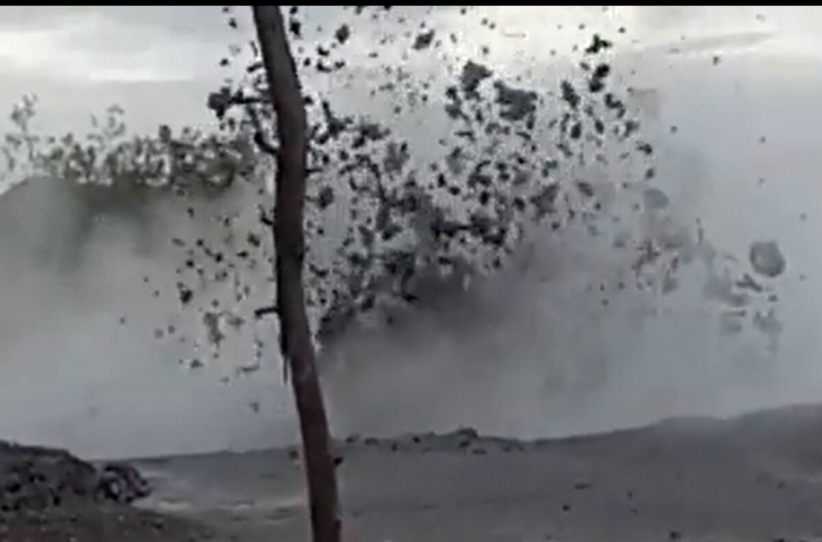 VIDEO | Las sorprendentes imágenes de la erupción de un volcán de lodo en Indonesia