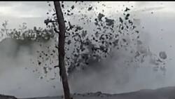 VIDEO | Las sorprendentes imágenes de la erupción de un volcán de lodo en Indonesia