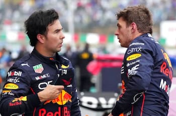 “Recuerda quién soy yo”: La dura advertencia de Max Verstappen a Checo Pérez, de acuerdo a Montoya