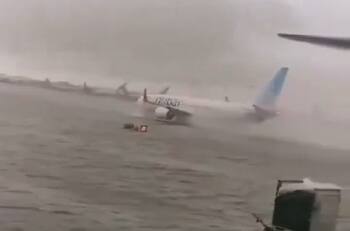 VIDEO | Inundaciones dejaron a aviones nadando en el Aeropuerto Internacional de Dubái