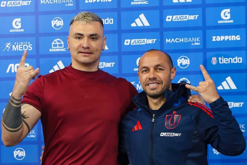 El exjugador azul invitó a varios de Universidad de Chile.