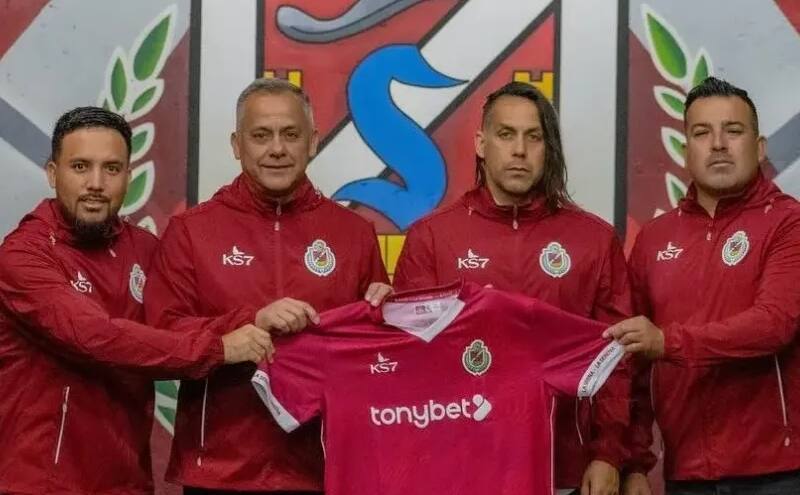 Arturo Sanhueza es ayudante técnico en Deportes La Serena.