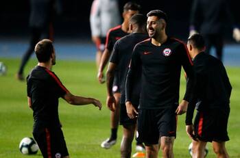 Preocupación en La Roja: Jugador de la Selección abandonó la concentración para realizarse exámenes médicos