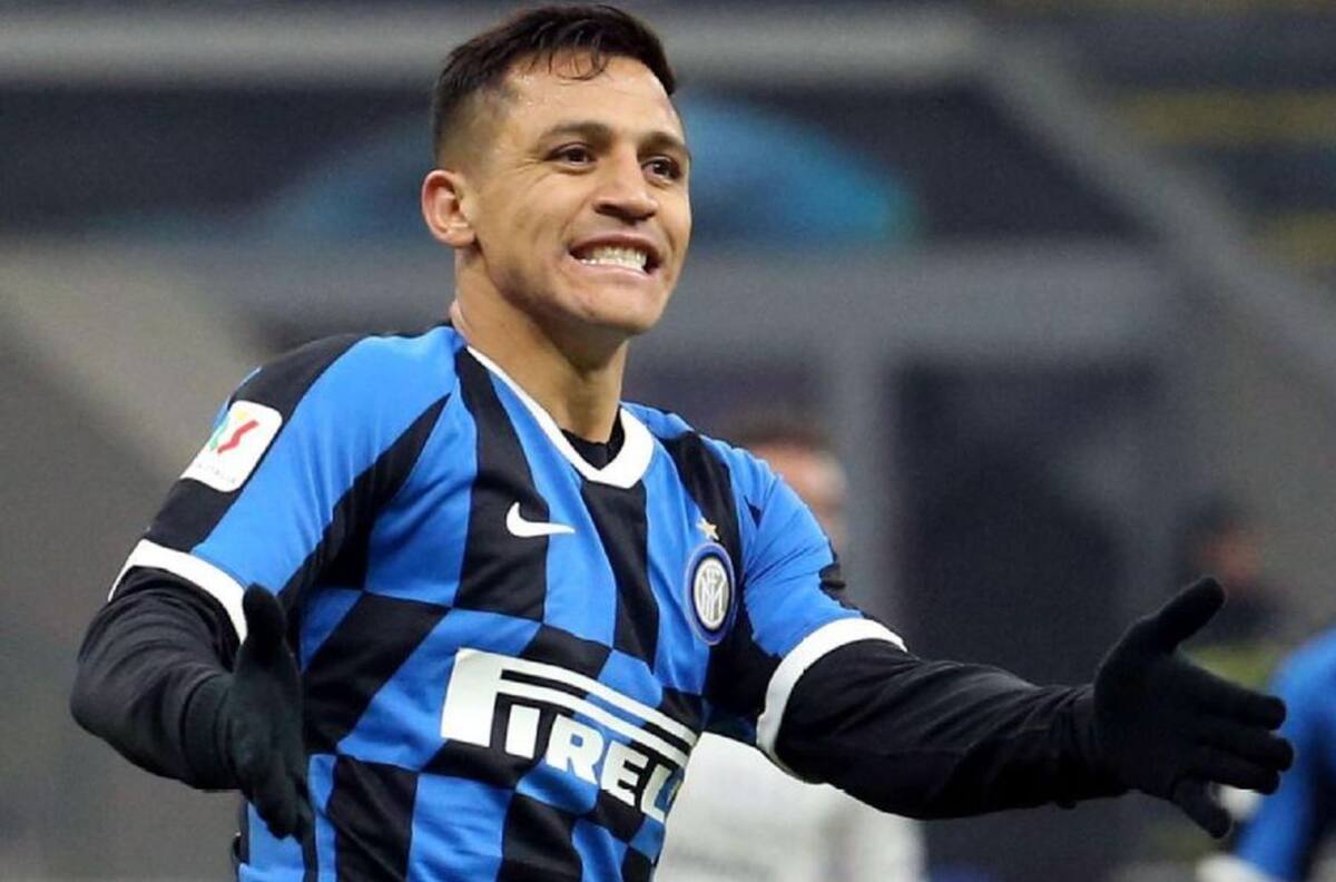¡Taco y palo! Pudo ser golazo de Alexis Sánchez por la Europa League