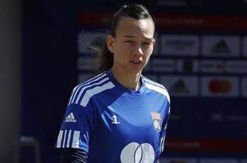 La tercera es la vencida: Con quién compite Christiane Endler en los premios The Best FIFA