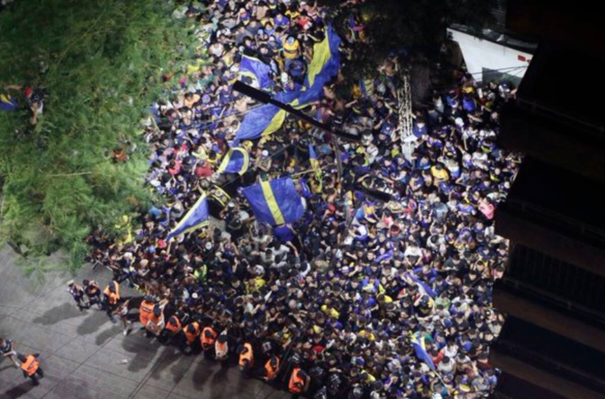 La multitud de hinchas que recibió a Boca en la previa al duelo ante Central Córdoba