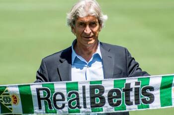 Agente de Manuel Pellegrini negó supuesta oferta de China: "Se queda en el Betis"