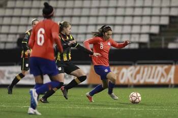 A dos días del duelo en el Nicolás Chahuán: ¿Cómo le ha ido a La Roja Femenina en césped artificial?