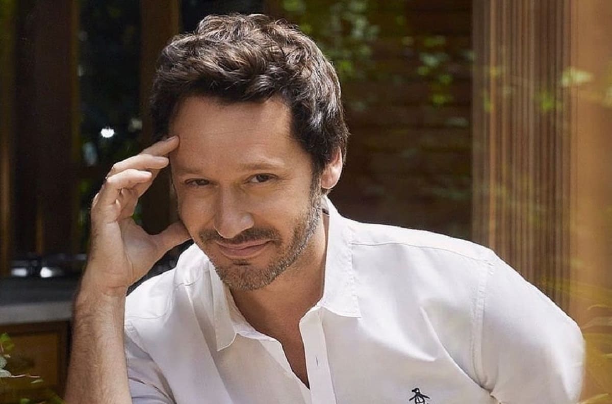 Benjamín Vicuña mostró con orgullo imágenes de la Primera Comunión de su pequeño hijo Beltrán