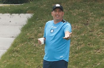 “Deberá llegar otro de nivel”: Jaime García se resigna ante la posible salida de una figura en Huachipato