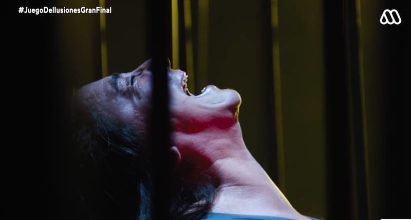 La villana permaneció presa.