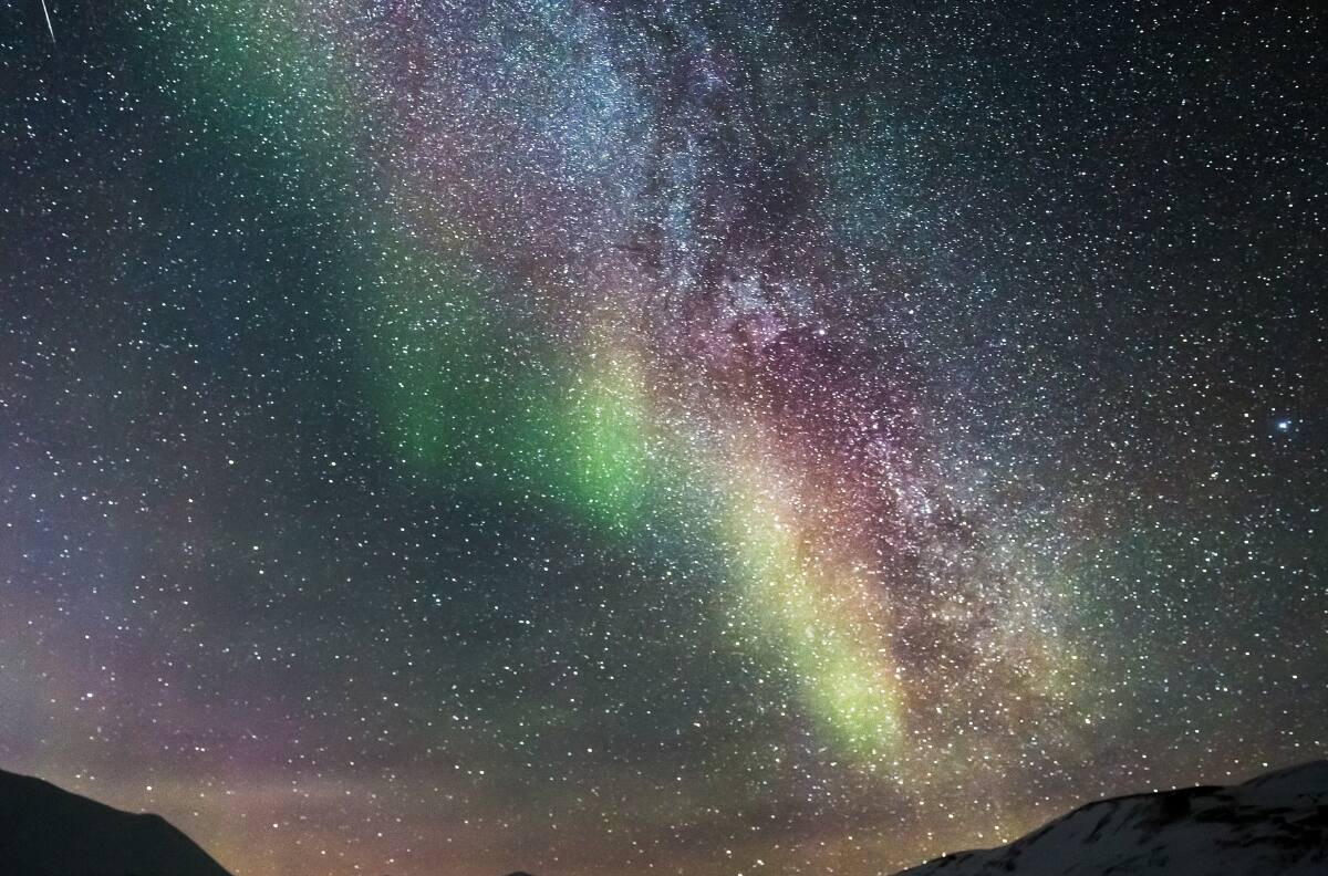 VIDEO | Todo un espectáculo: Asombrosa aurora boreal ilumina los cielos de Islandia